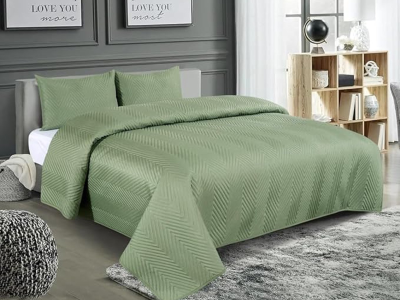 Design 2 — Microfiber, 90 GSM quilts manufactured by Royal Mills, India