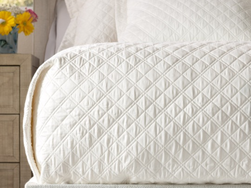 Design 8 — Microfiber, 90 GSM quilts manufactured by Royal Mills, India
