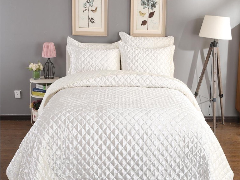 Design 5 — Microfiber, 90 GSM quilts manufactured by Royal Mills, India