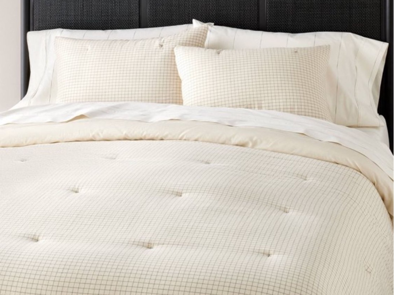 Design 5 — Microfiber, 90 GSM comforters manufactured by Royal Mills, India